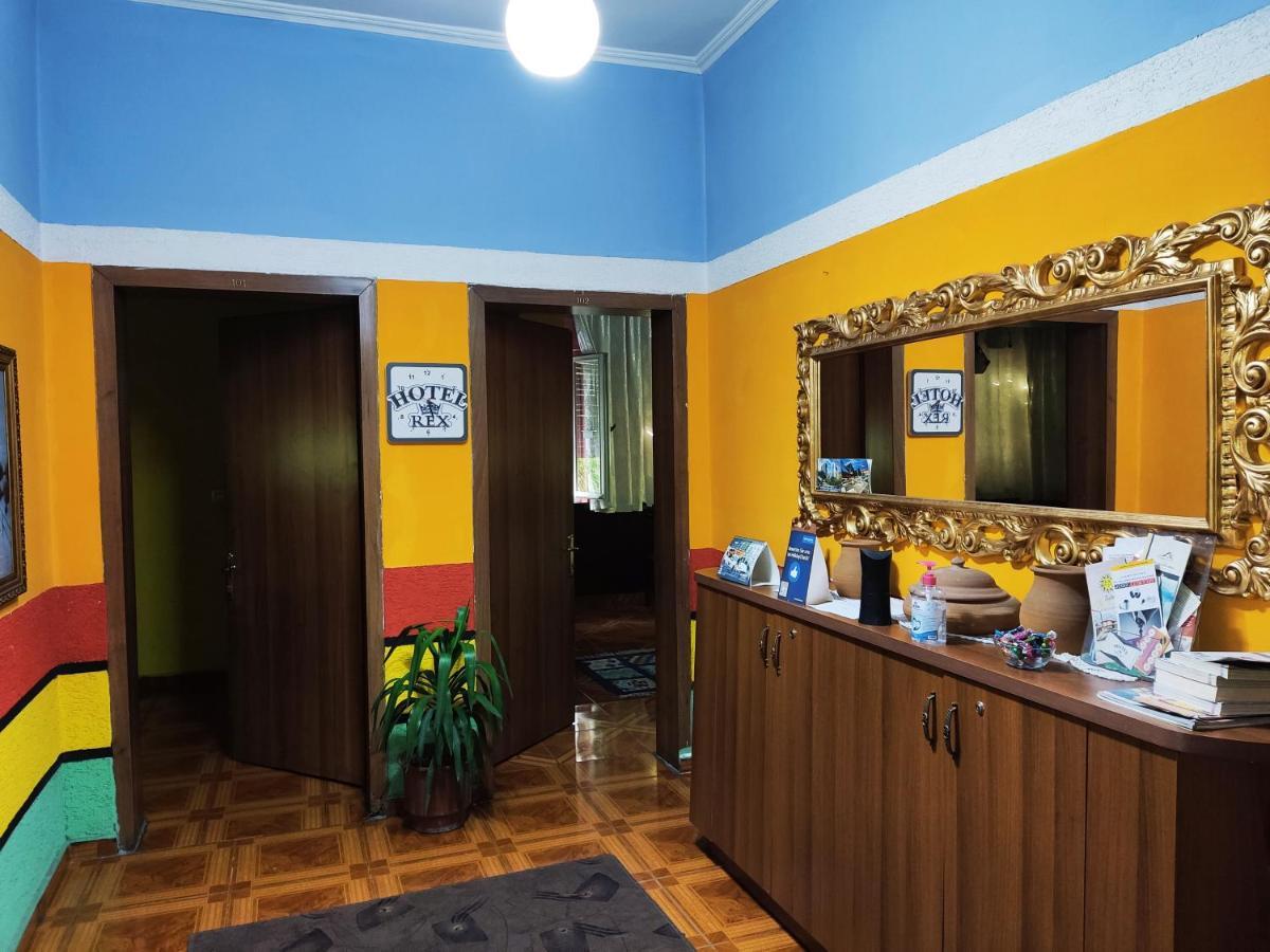 Rex 3* Tiranë