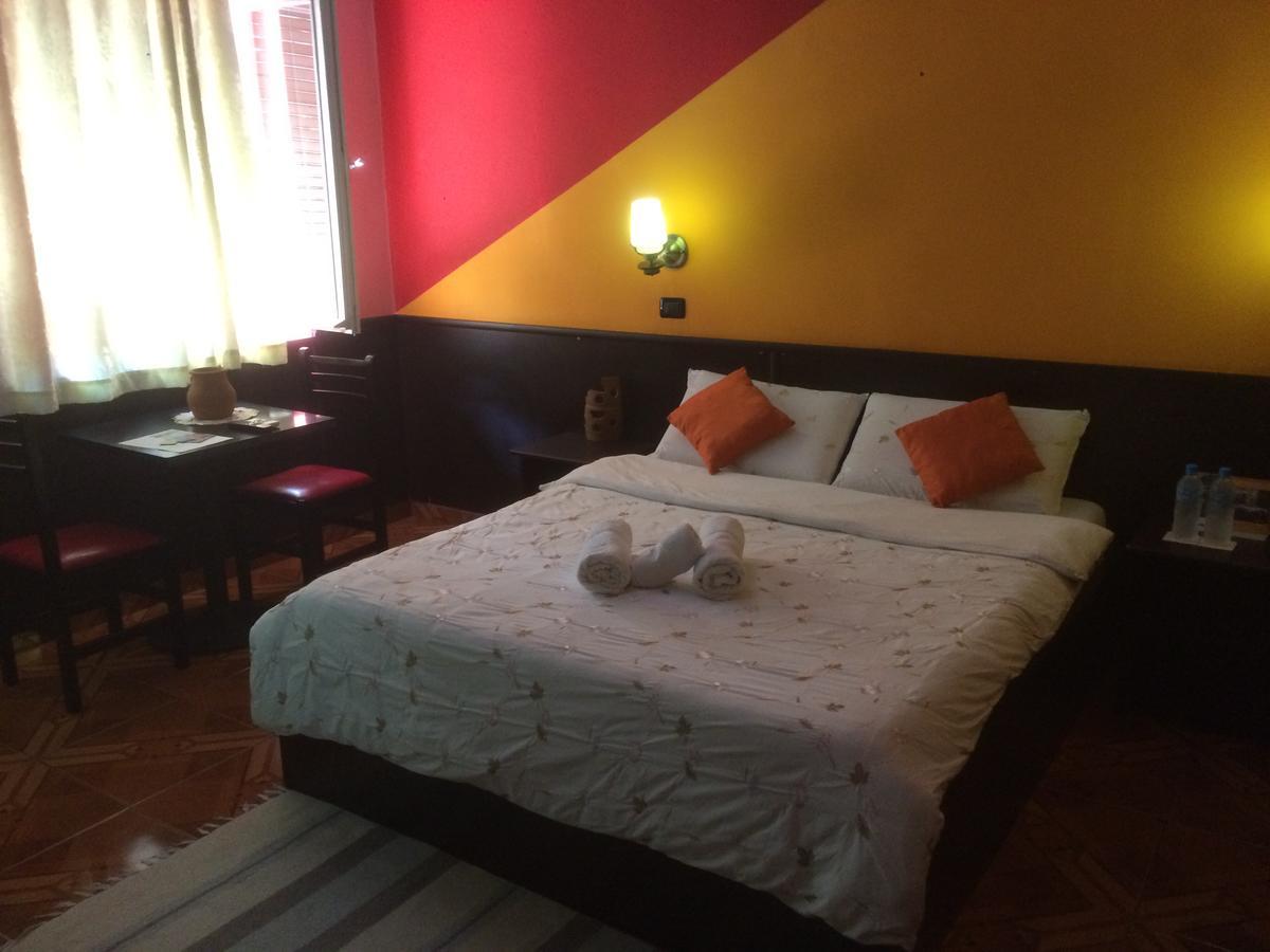 Rex 3* Tiranë