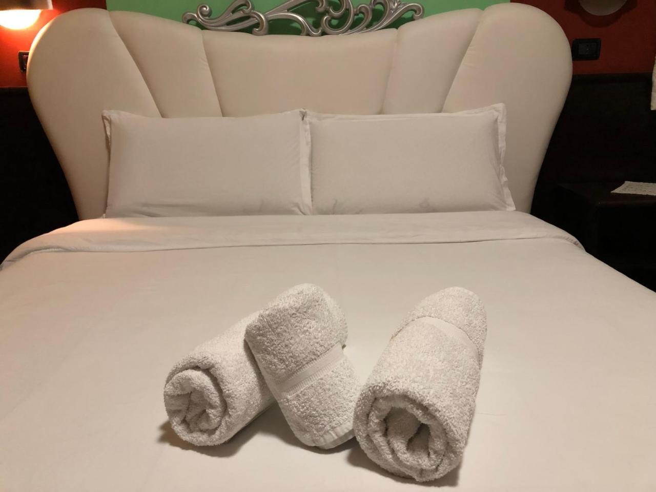Rex 3* Tiranë